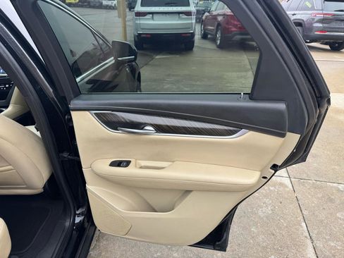 Used 2019 Cadillac XT5 AWD image 17