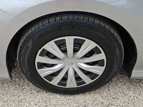 Used 2022 Toyota Camry LE FWD image 12