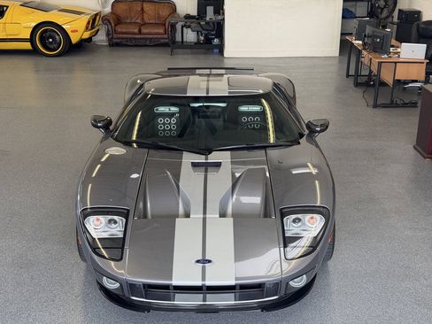 Used 2006 Ford GT RWD image 4