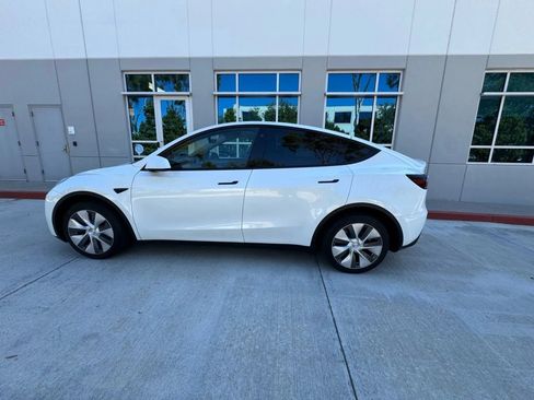 Used 2022 Tesla Model Y Long Range AWD/4WD image 7