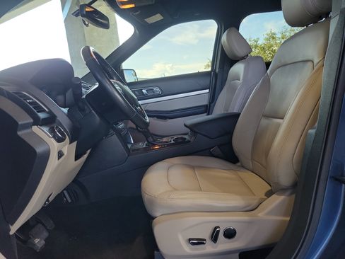 Used 2018 Ford Explorer XLT w/ Equipment Group 202A FWD image 20