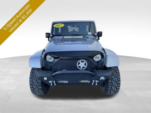Used 2017 Jeep Wrangler Unlimited Sahara w/ Connectivity Group AWD/4WD image 7