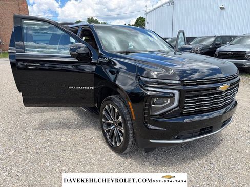 Used 2025 Chevrolet Suburban High Country w/ Sun And Tow Package AWD/4WD image 36