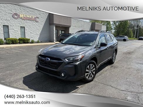 Used 2025 Subaru Outback Premium AWD/4WD image 1
