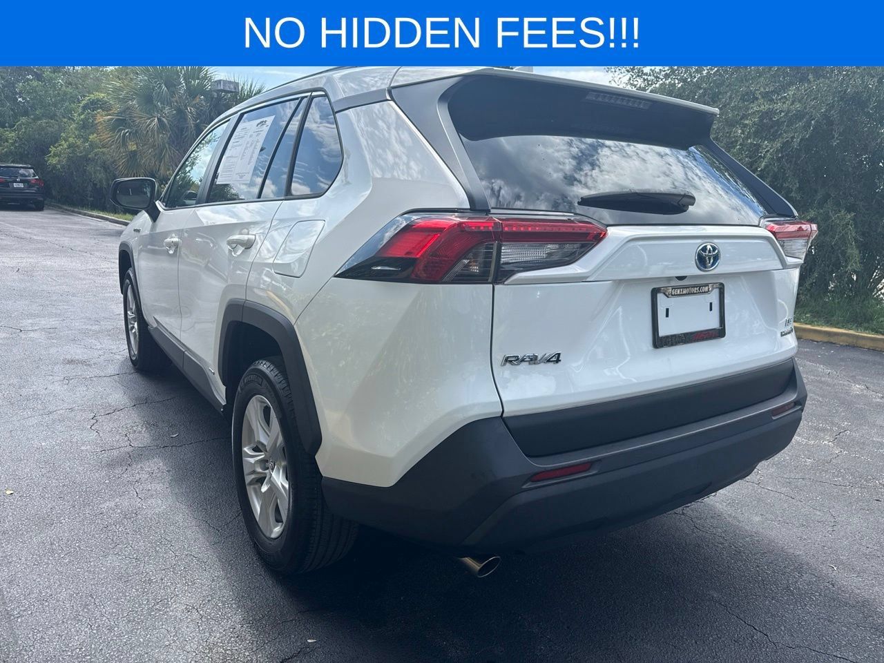 Used 2021 Toyota RAV4 LE AWD/4WD image 4