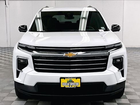 Used 2025 Chevrolet Traverse LT w/ Driver Confidence Package AWD/4WD image 4