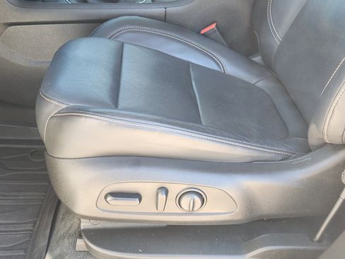 Used 2021 Chevrolet Traverse Premier w/ Redline Edition image 26