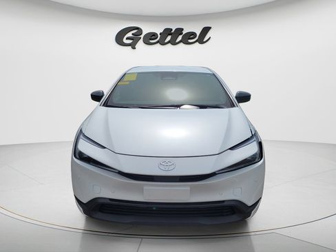 Used 2024 Toyota Prius LE FWD image 2