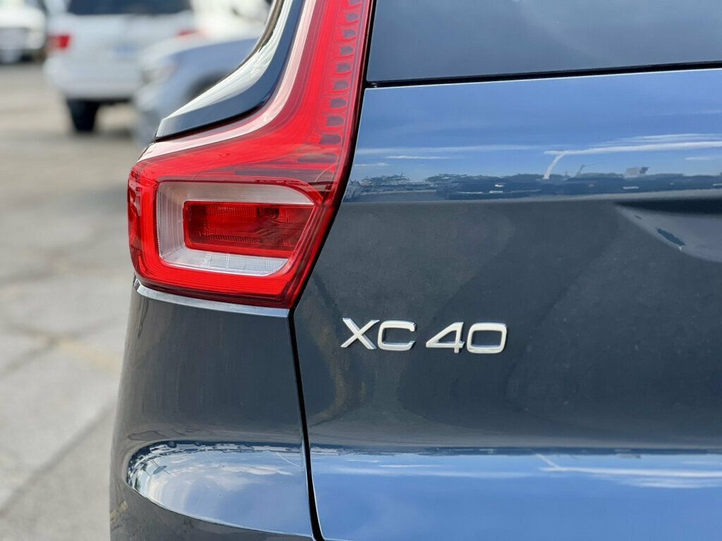 Used 2021 Volvo XC40 T4 Momentum FWD image 11