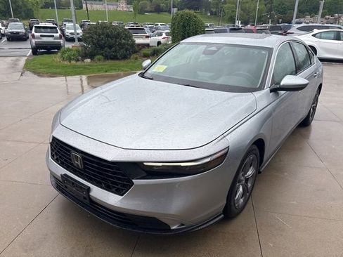 Used 2024 Honda Accord EX image 3