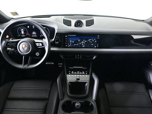 Certified 2025 Porsche Cayenne S image 12