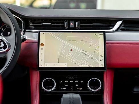 New 2025 Jaguar F-PACE R-Dynamic S image 18