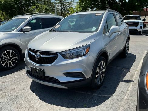 Used 2021 Buick Encore Preferred AWD/4WD image 2