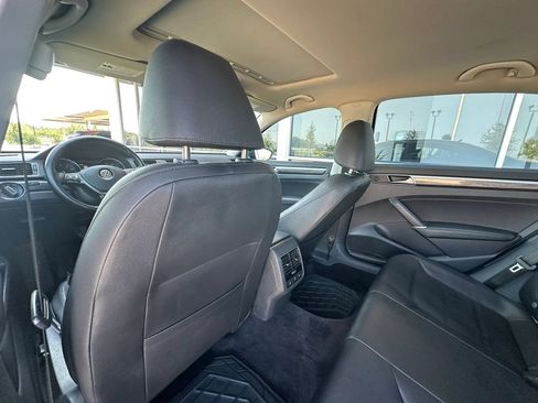 Used 2018 Volkswagen Passat 2.0T SE FWD image 16