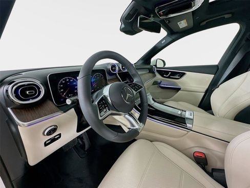 Used 2026 Mercedes-Benz GLC 300 4MATIC image 9