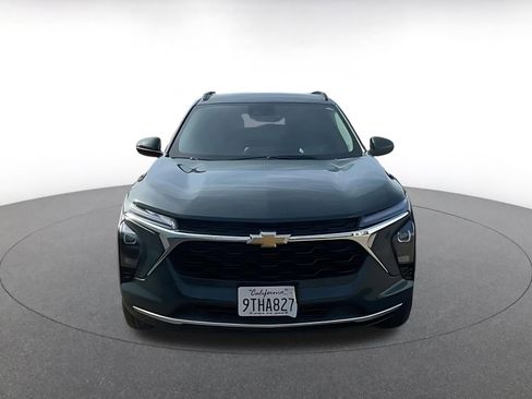 Used 2025 Chevrolet Trax LT w/ LT Convenience Package image 4