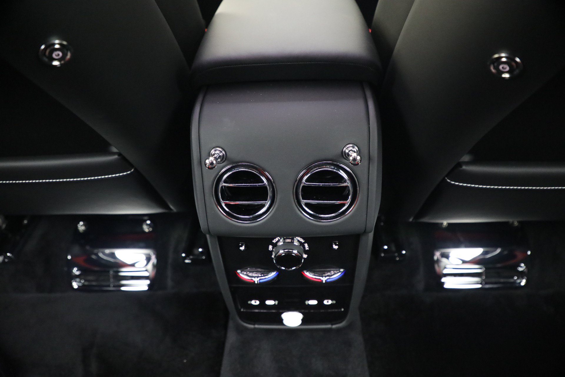 New 2027 Rolls-Royce Cullinan Black Badge AWD/4WD image 32