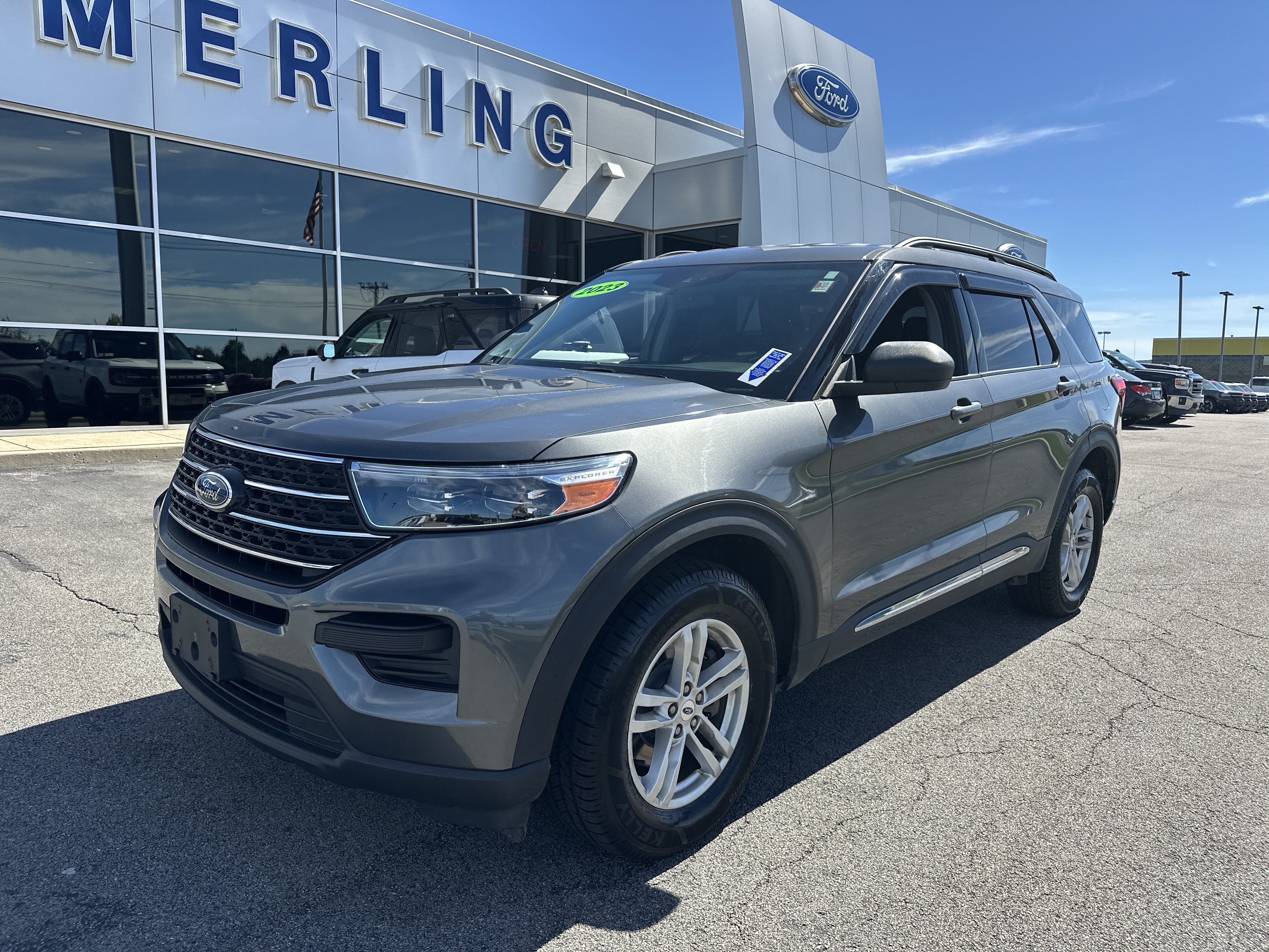 Used 2023 Ford Explorer XLT AWD/4WD image 12