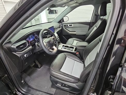 Used 2022 Ford Explorer XLT w/ Equipment Group 202A AWD/4WD image 11