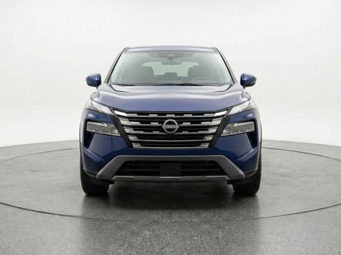 Used 2025 Nissan Rogue SV AWD/4WD image 2