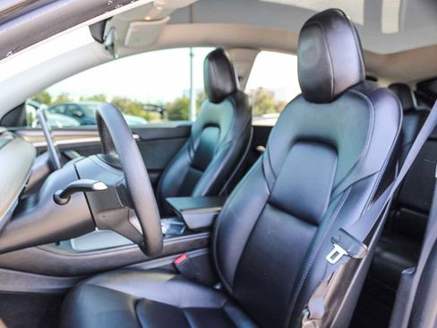 Used 2023 Tesla Model Y Performance image 17