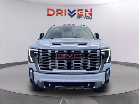 New 2026 GMC Sierra 2500 Denali w/ Denali Reserve Package AWD/4WD image 9