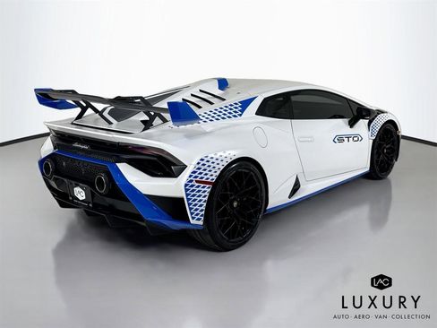 Used 2022 Lamborghini Huracan STO image 6