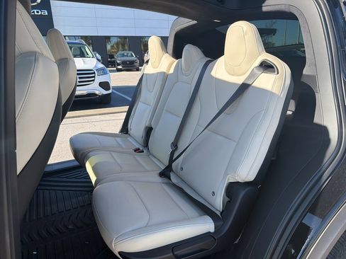 Used 2020 Tesla Model X Long Range image 3