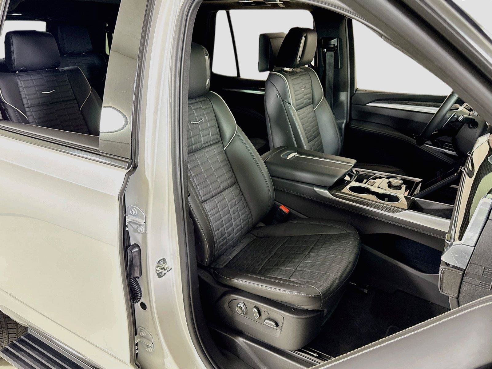 Used 2025 Cadillac Escalade V w/ LPO, ONYX Package AWD/4WD image 31
