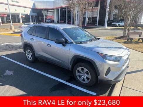 Used 2022 Toyota RAV4 LE image 8