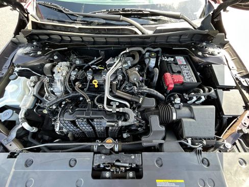 Used 2025 Nissan Altima 2.5 SV FWD image 13