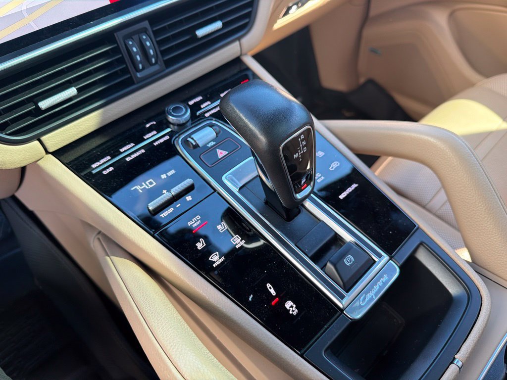 Used 2020 Porsche Cayenne E-Hybrid AWD/4WD image 25