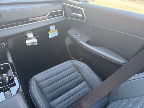 New 2026 Mitsubishi Outlander FWD image 24