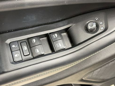 Used 2023 Jeep Grand Cherokee Altitude AWD/4WD image 20