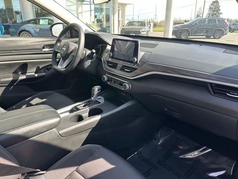 Used 2025 Nissan Altima 2.5 SV image 24