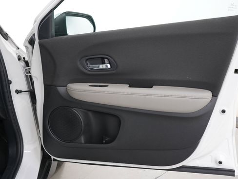 Used 2020 Honda HR-V LX image 9