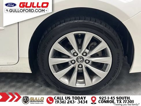 Used 2017 Toyota Camry XLE w/ Moonroof Package FWD image 31