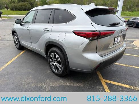 Used 2023 Toyota Highlander XLE AWD/4WD image 6