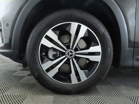 Certified 2025 Mercedes-Benz GLB 250 image 30