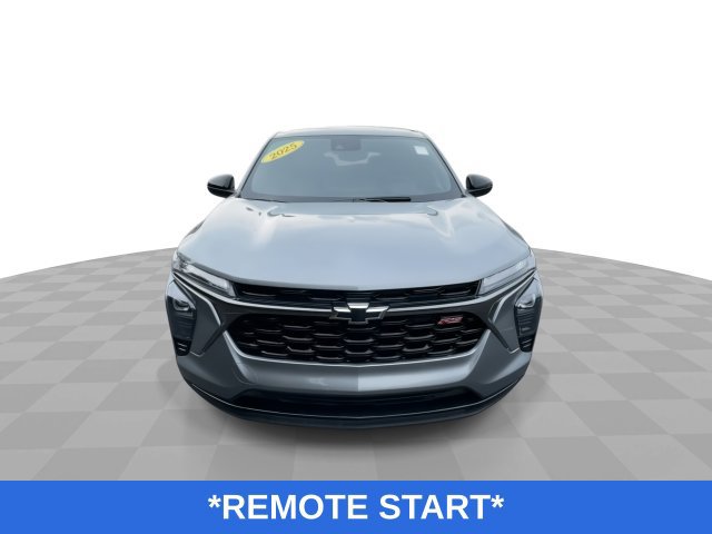 Used 2025 Chevrolet Trax RS w/ Driver Confidence Package FWD image 4