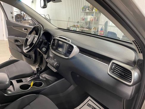 Used 2017 Kia Sorento FWD w/ LX Convenience Package image 21