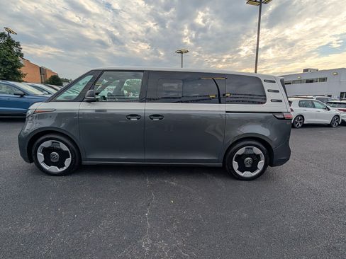 Used 2025 Volkswagen ID. Buzz Pro S Plus w/ Cupholders Package AWD/4WD image 6