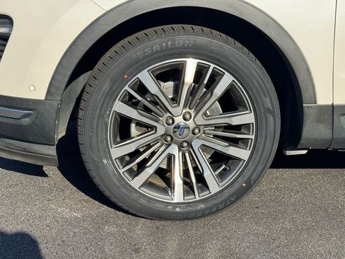 Used 2018 Ford Explorer Platinum image 9