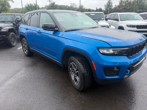 Used 2024 Jeep Grand Cherokee Trailhawk w/ Advanced Protech Group II AWD/4WD image 8