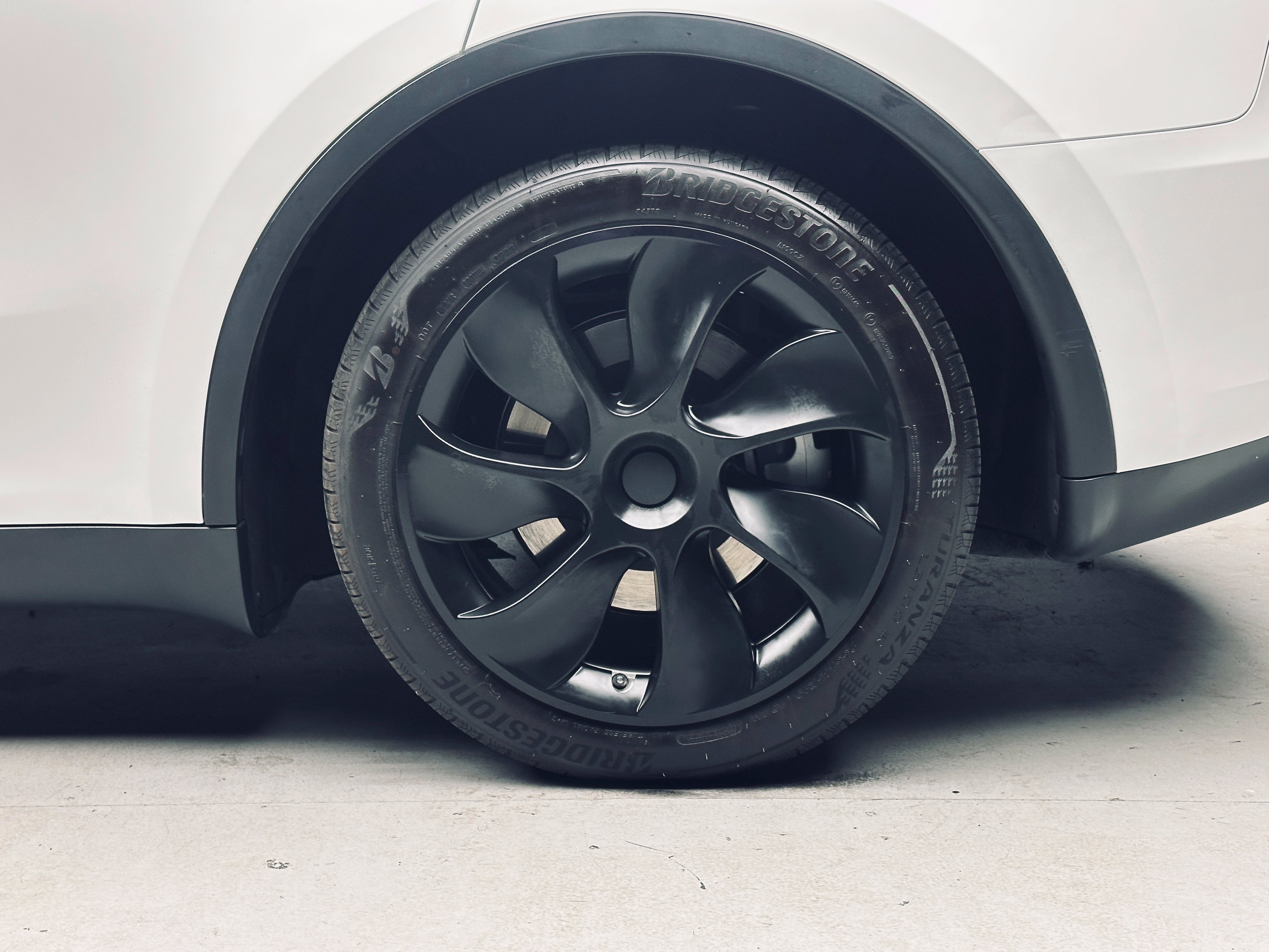 Used 2023 Tesla Model Y Long Range AWD/4WD image 32