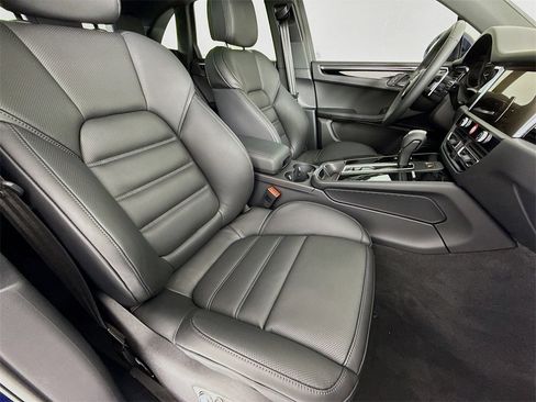 New 2026 Porsche Macan image 30