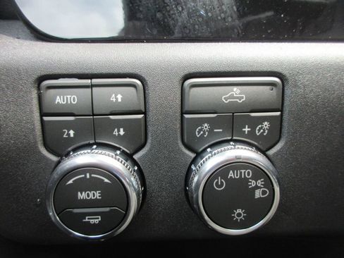 New 2026 GMC Sierra 1500 SLE AWD/4WD image 17