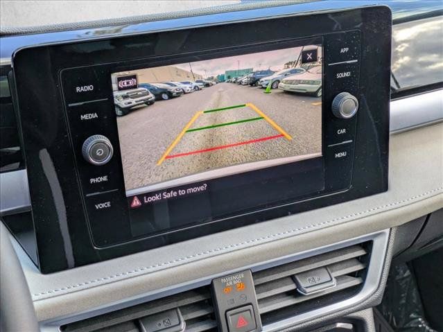 New 2026 Volkswagen Taos SE FWD image 14