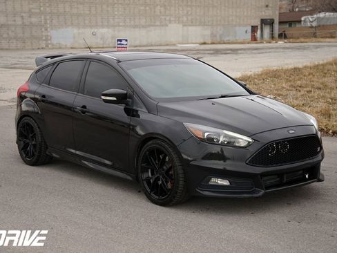 Used 2018 Ford Focus ST w/ Equipment Group 401A image 2