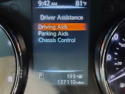 Used 2017 Nissan Rogue SV FWD image 33